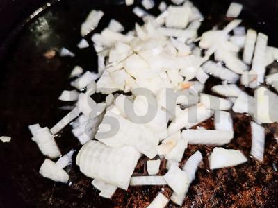 Makaronai su troškiniu „Viengungio maistas“ Žingsnis 2