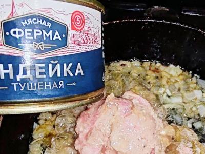 Makaronai su troškiniu „Viengungio maistas“ Žingsnis 3