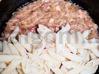 Makaronai su troškiniu „Viengungio maistas“ Žingsnis 5