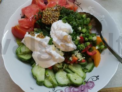 Vasaros daržovių salotas su grietine Žingsnis 4