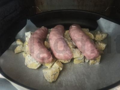 Keptas prieskoniuotas bulves su dešrelėmis Žingsnis 3