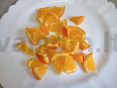 Anties šlaunelės, marinuotos su spanguolių padažu ir keptos su vaisių garnyru Žingsnis 4