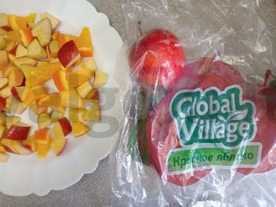 Anties šlaunelės, marinuotos su spanguolių padažu ir keptos su vaisių garnyru Žingsnis 5