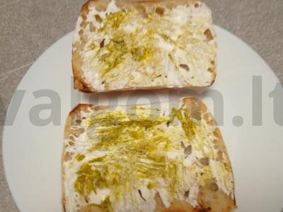 Ciabatta sumuštinis su salchichon dešra, mocarela, kiaušiniu ir pesto padažu Žingsnis 3