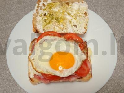 Ciabatta sumuštinis su salchichon dešra, mocarela, kiaušiniu ir pesto padažu Žingsnis 8