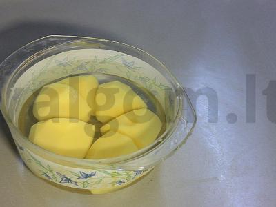 Bulvių spurgos su sūriu tempuroje su česnako sūrio padažu Žingsnis 1