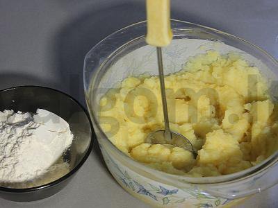 Bulvių spurgos su sūriu tempuroje su česnako sūrio padažu Žingsnis 3