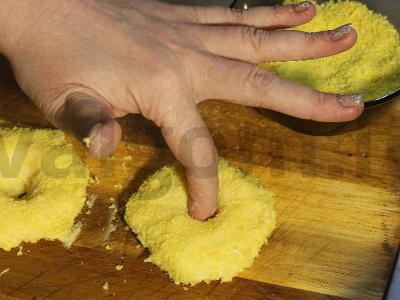 Bulvių spurgos su sūriu tempuroje su česnako sūrio padažu Žingsnis 7