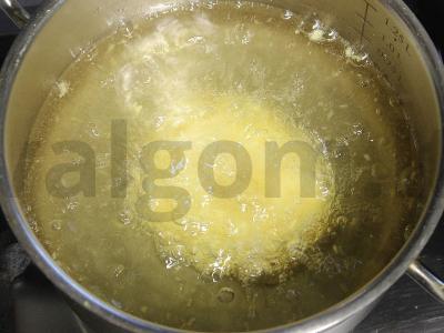 Bulvių spurgos su sūriu tempuroje su česnako sūrio padažu Žingsnis 10