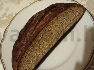 Viso grūdo kvietinis duona ant rugių raugos pagrindine nuotrauka