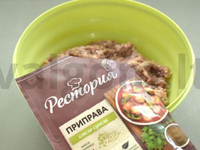 Mėsos kotletai su avižiniais dribsniais keptuvėje Žingsnis 4