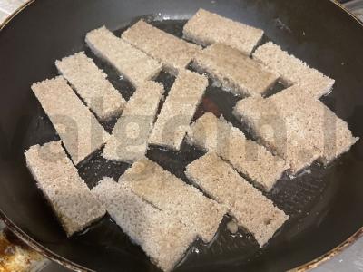 Česnakiniai skrebučiai prie mėgstamų gėrimų Žingsnis 2