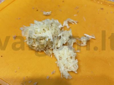 Česnakiniai skrebučiai prie mėgstamų gėrimų Žingsnis 3