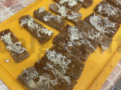 Česnakiniai skrebučiai prie mėgstamų gėrimų Žingsnis 5