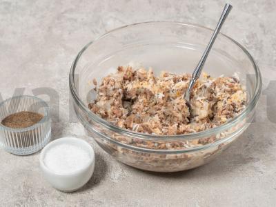 Konservuotų sardinų žuvies kotletai Žingsnis 7