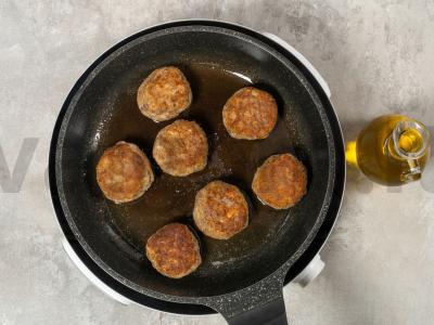 Konservuotų sardinų žuvies kotletai Žingsnis 9