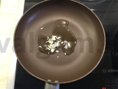 Farfalle su pesto ir vyšniniais pomidorais Žingsnis 1