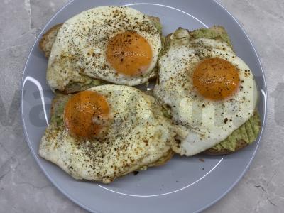 Avokado ir kiaušinio tostai pusryčiams Žingsnis 4