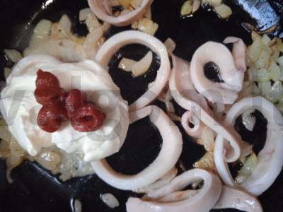 Kvinoja grietinėlės-tomato padaže su kalmarais Žingsnis 5