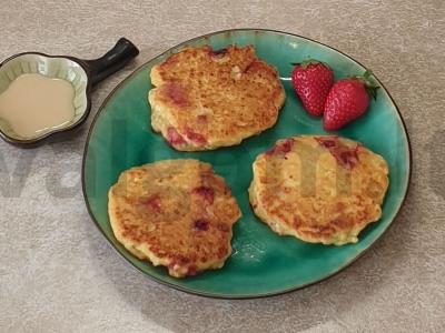 Varškė su sultinga braškių įdaru pagrindine nuotrauka