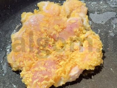 Brusketa su vištienos filė džiūvėsėliuose ir kiviais Žingsnis 1