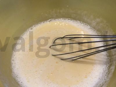 Kefyro pyragas su karbonaidu ir kiaušiniu Žingsnis 4