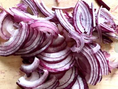 Salotos su raudonąja kopūstų, kalmarų ir riešutų Žingsnis 2