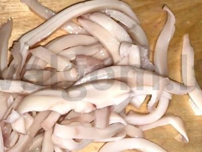 Salotos su raudonąja kopūstų, kalmarų ir riešutų Žingsnis 4