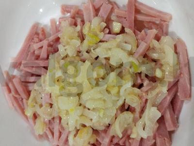 Puikus salotas iš karbonado, daržovių ir sūrio Žingsnis 2