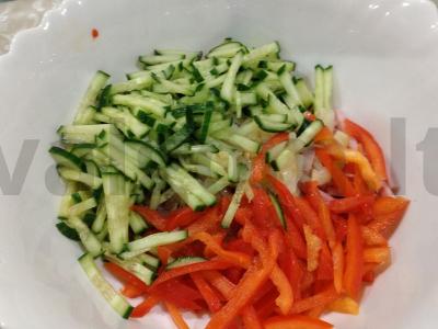 Puikus salotas iš karbonado, daržovių ir sūrio Žingsnis 3