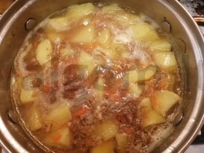 Bulvės su troškiniu vakarienei Žingsnis 8