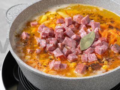 Žirnių sriuba su rūkytomis dešromis Žingsnis 4