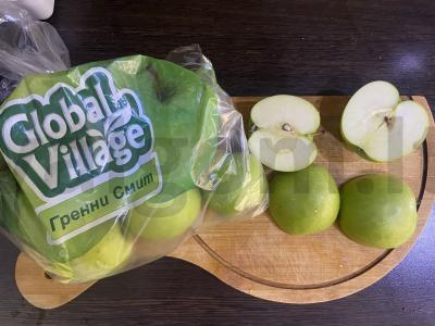 Sluoksniai su obuoliais ir graikiniais riešutais Žingsnis 1