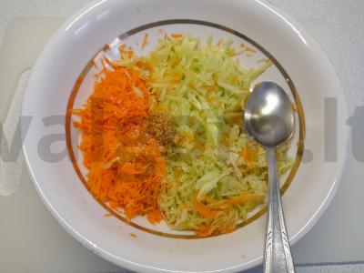 Vitaminų salotas iš šviežių daržovių Žingsnis 3