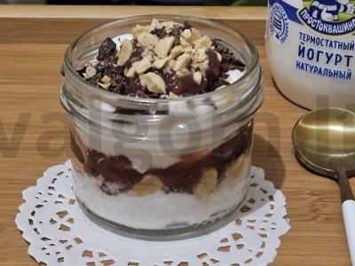 Desertas stiklinėje „Pincher“ pagrindine nuotrauka