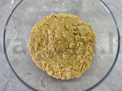 Lengvas rikotos ir grietinėlės sūrio pyragas Žingsnis 1