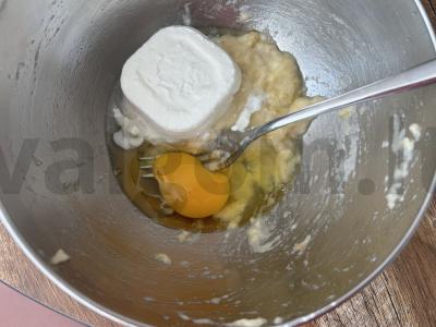 Varškės-bananų blynai vaikams Žingsnis 2