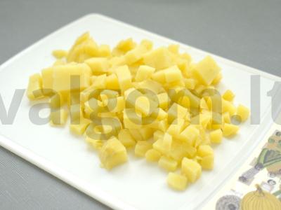 Silkės ir marinuotų grybų salotas Žingsnis 3