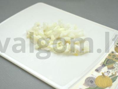 Silkės ir marinuotų grybų salotas Žingsnis 4