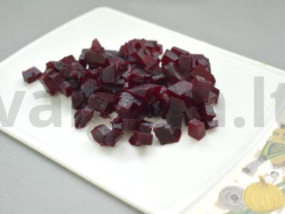 Silkės ir marinuotų grybų salotas Žingsnis 6