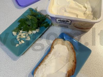 Brusketa su servelatu ir alyvuogėmis pusryčiams Žingsnis 2