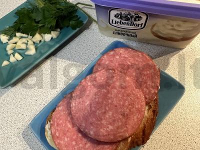 Brusketa su servelatu ir alyvuogėmis pusryčiams Žingsnis 3