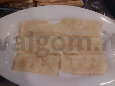 Patingėjęs „Napoleonas“ iš sluoksniuotų biskvitų Žingsnis 3