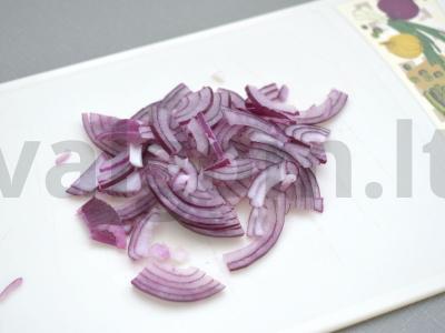 Avokadų, vyšnių pomidorų ir varškės salotos Žingsnis 4