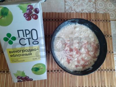 Ploni blynai su skylutėmis ant vynuogių-obuolių nektaro Žingsnis 1