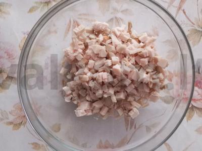 Salotas „Aštrus“ su vištienos krūtinėle Žingsnis 1