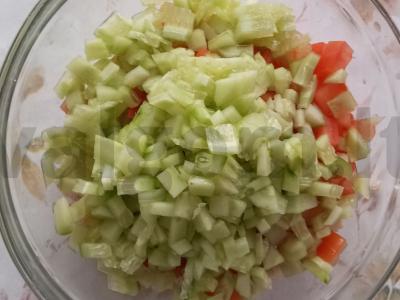 Salotas „Aštrus“ su vištienos krūtinėle Žingsnis 3