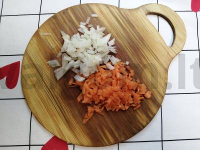 Sriuba su vermišeliais, daržovėmis ir ruginių skrudintų duonos kubelių Žingsnis 2