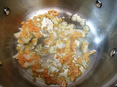 Sriuba su vermišeliais, daržovėmis ir ruginių skrudintų duonos kubelių Žingsnis 3