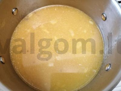 Sriuba su vermišeliais, daržovėmis ir ruginių skrudintų duonos kubelių Žingsnis 6